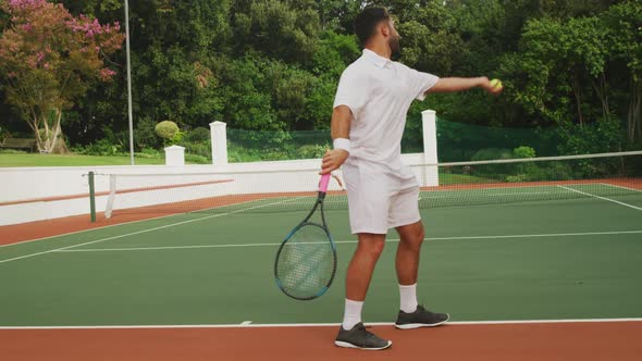 Tennis player doing a service