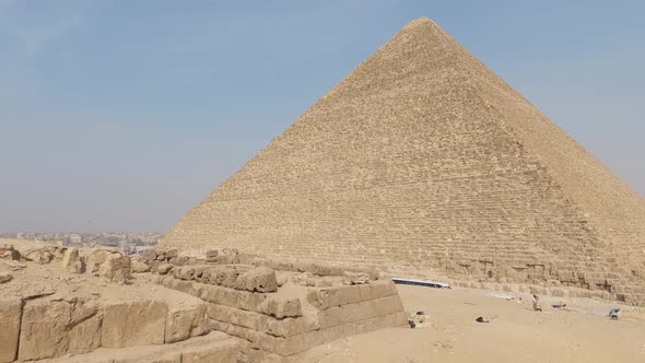 Estalishing shot of Majestic Pyramid of Khufu on Sunny day, Panning shot. Egypt