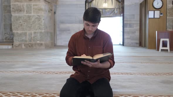 Quran Recitation In Masjid