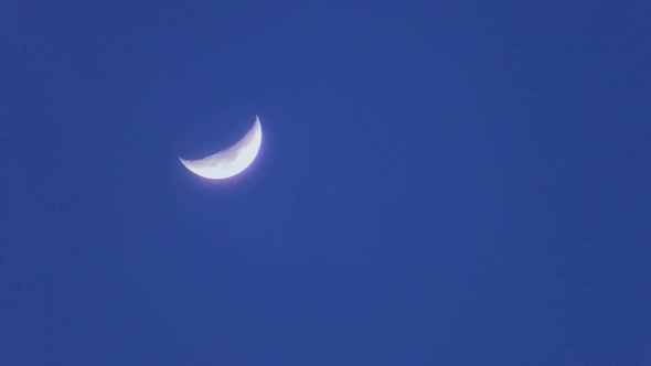 HD Video of Moon Against Evening Sky at 40X Speed