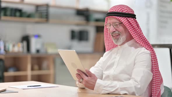 Senior Old Arab Businessman Having Success Tablet in Caf�