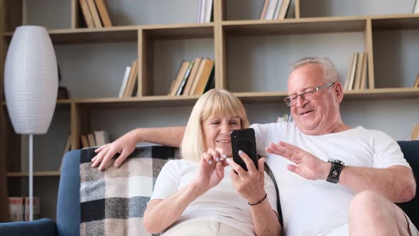 Old Man and Wife Communicate with Relatives on Weber WhatsApp and Messenger