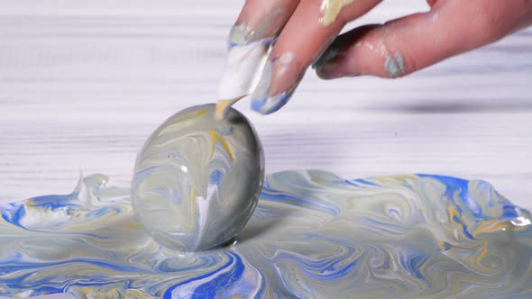 Painting Easter Eggs Preparation for Spring Holiday Liquid Marble Texture Marble Ink Colorful Fluid