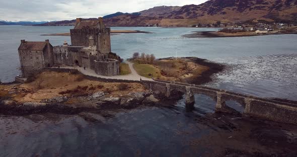 4 K Eilean Donan Aerial