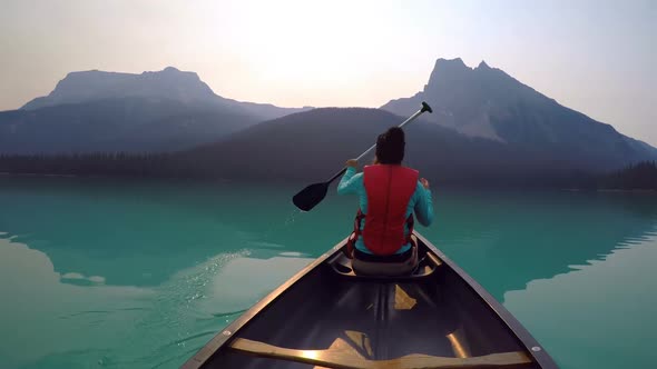 Man travelling on boat in lake 4k