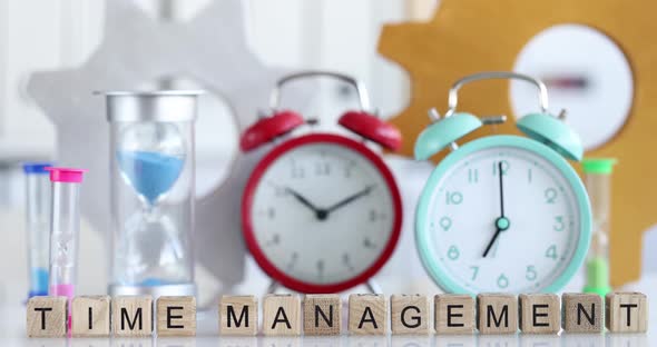 The Inscription Time Management on Wooden Cubes