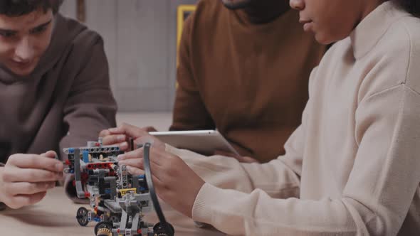 Black Girl At Robotics Class alt