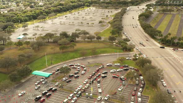 Pull Out Reveal Crowded Parking Lot Covid 19 Coronavirus Vaccine And Testing Sites Miami Fl