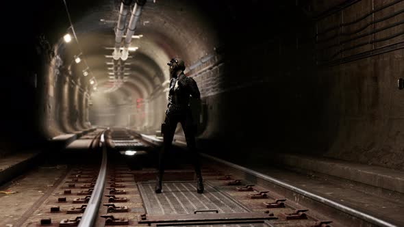 Postapocalyptic Woman in Subway Tonnel alt