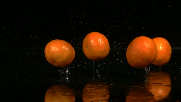 Bouncing fruit in ultra slow motion 