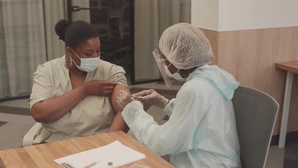 Black Woman Gets Covid Vaccine