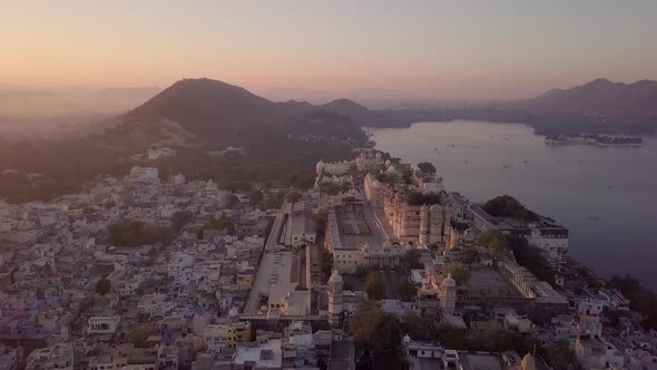 Lake Pichola And City Palace, Udaipur, Rajasthan, India