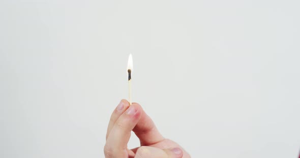 Extinguishing a match by fingers