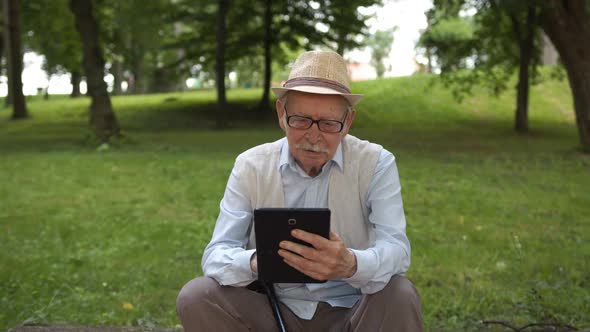 The Older Man is Mastering New Technologies