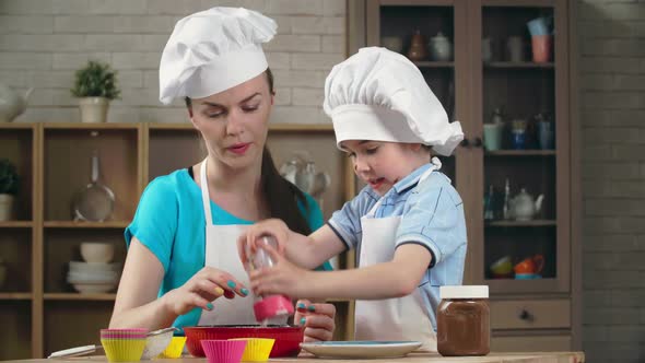 Teaching Kid to Bake 