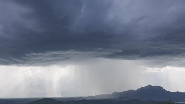 Thunderstorms on the horizon Time lapse.