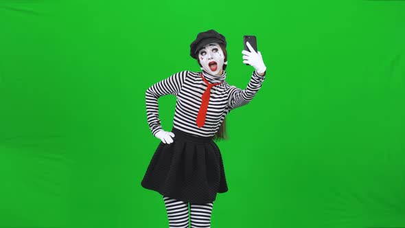 Mime Girl Making Selfie, Then Choosing Good Photo. Chroma Key.