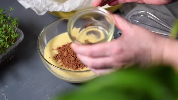 Making liquid chocolate dough by adding cocoa powder