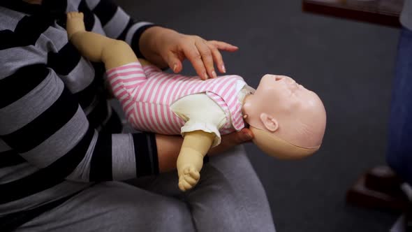 Practicing reanimation of infants. 