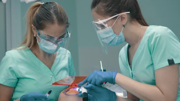 Applying Insulating Gel on Gums and His Photopolymerization Lamp