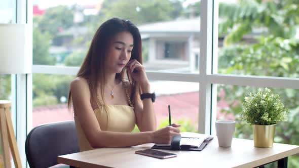 Young beautiful woman using smartphone at coffee shop