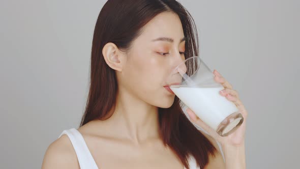 Asian young woman drinking milk.Beautiful Asian pregnant woman drink milk