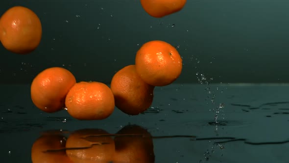 Bouncing fruit in ultra slow motion 