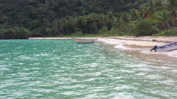 4k 30fps A Virgin Beach With A Boat In The Beach In The Caribbean In The Paradise 6