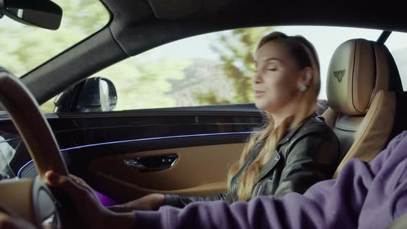 A girl, a passenger, shows the driver what she saw outside the window.