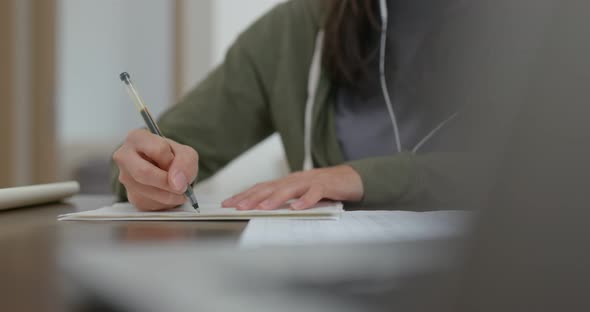 Woman study on the note at home