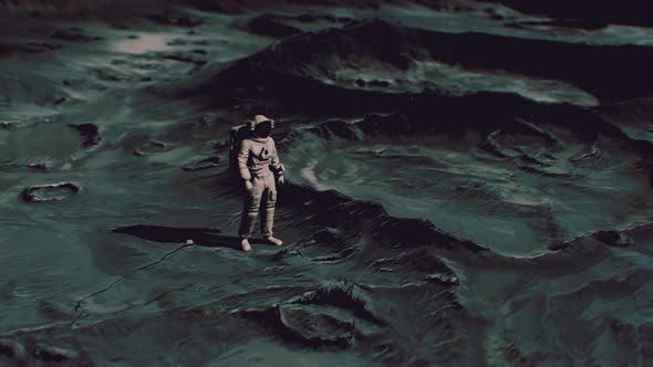 Astronaut on Lunar Landing Mission alt