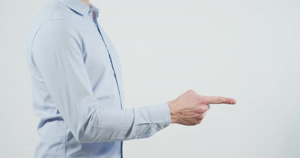 Man pointing with his finger alt