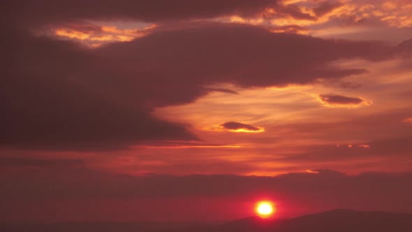 Sunrise . Beautiful red clouds, dawn