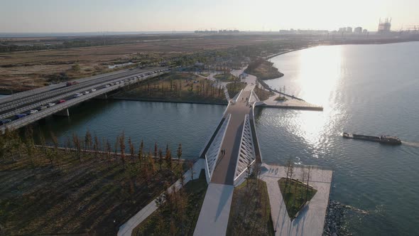 The bridge over the lake