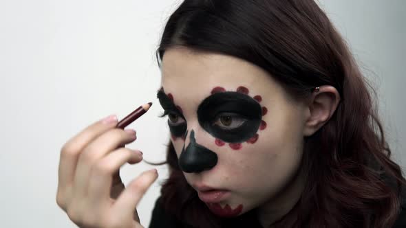 Woman Uses Red Pencil To Draw Little Details for Her Santa Muerte Makeup