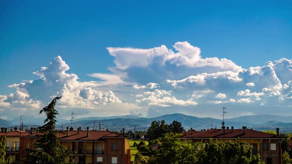 4K Time-lapse Clouds Formation over the Apennines