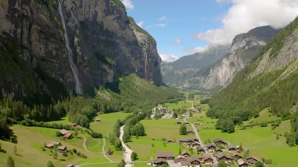 A drone shot flying from the left to the right site of the valley in lauterbrunnen in switzerland.