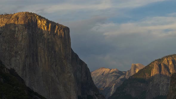 time lapse shot of the sun setting on half dome and el capitan at yosemite