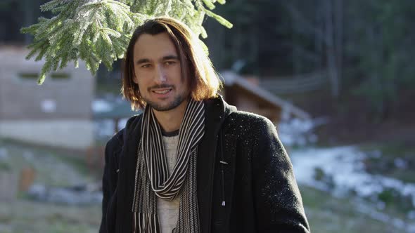 Man posing outdoor during winter alt