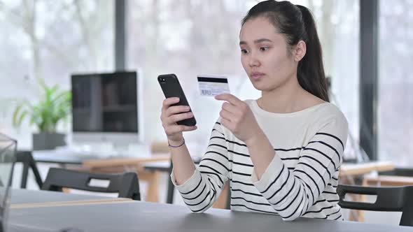 Online Payment Failure on Smartphone By Young Asian Woman