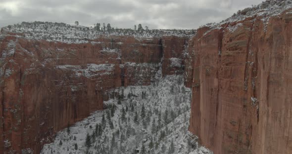 Snow covered rock formations at Canyon de Chelly