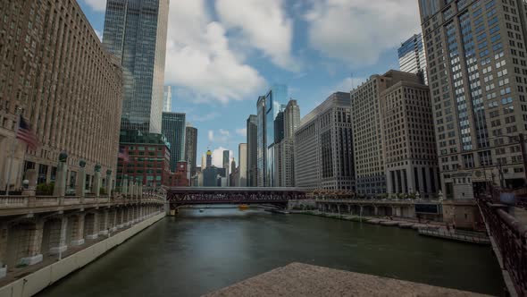 Time Lapse of downtown Chicago and the Chicago river