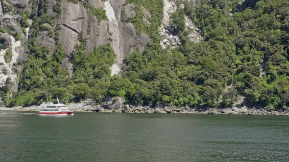 Cruise Sailing At Milford Sound With Green Trees In The Mountain At Fiordland, New Zealand. - wide s