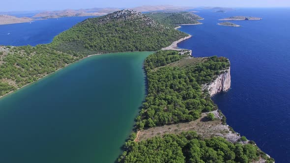 Flying over Dalmatian islands and a famous lake