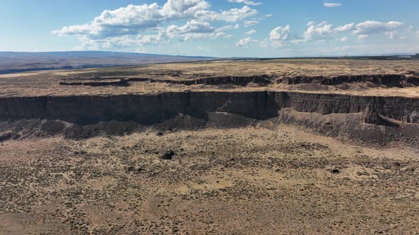 Orbiting aerial over the Frenchman Coulee Spring Basin in Eastern Washington.