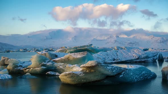 4K Time lapse of melting icebergs, Jokulsarlon Glacier Lagoon, Iceland