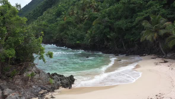 4k 30fps A Virgin Beach With A Boat In The Beach In The Caribbean In The Paradise 7