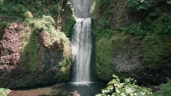 Wonderful Clear Waterfall Hiking in America to the Wakina Falls Oregon