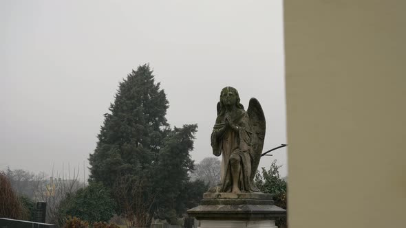 Angel Statue alt