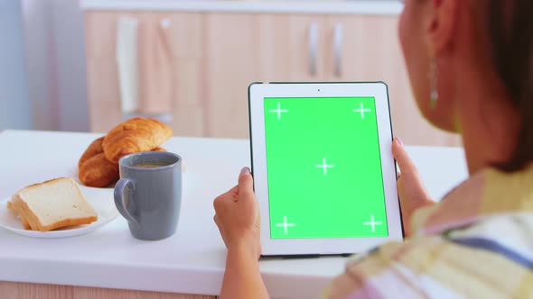 Using Tablet Device with Green Screen